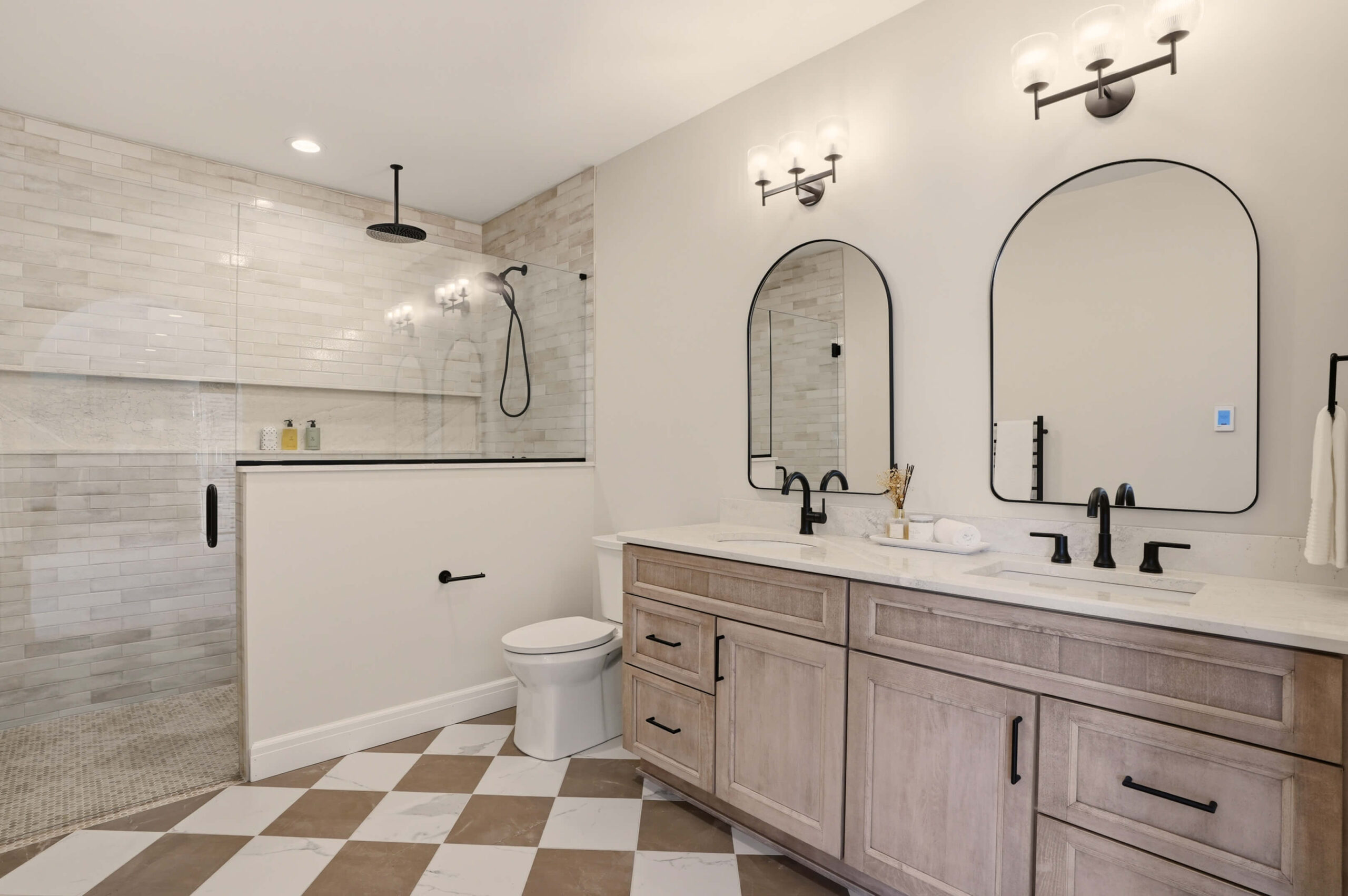 bath vanities and shower<br />
